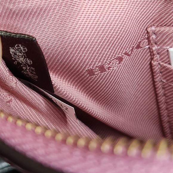 COACH large metallic wristlet - Picture 5 of 7